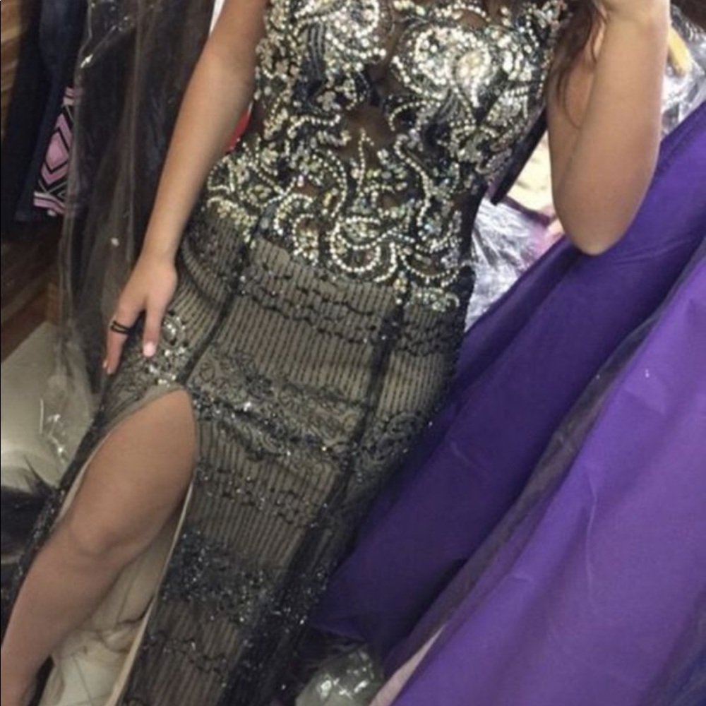 Dress - Picture 6 of 7